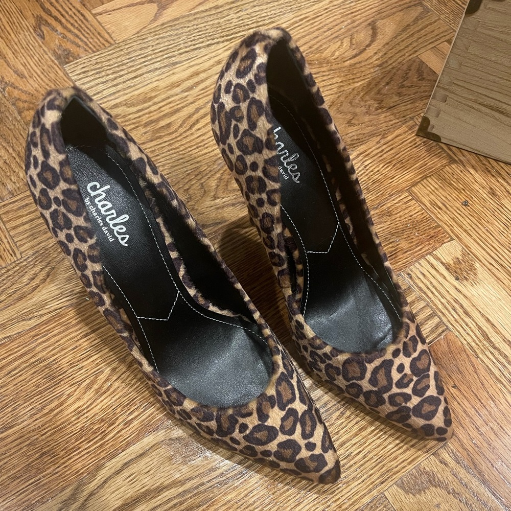 Charles David *BRAND NEW* Leopard Pumps